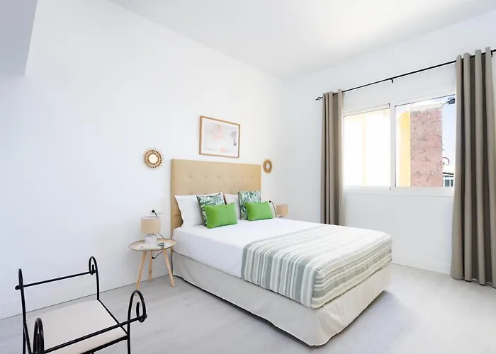 Natural Ocean Pool Апартаменти Адехе